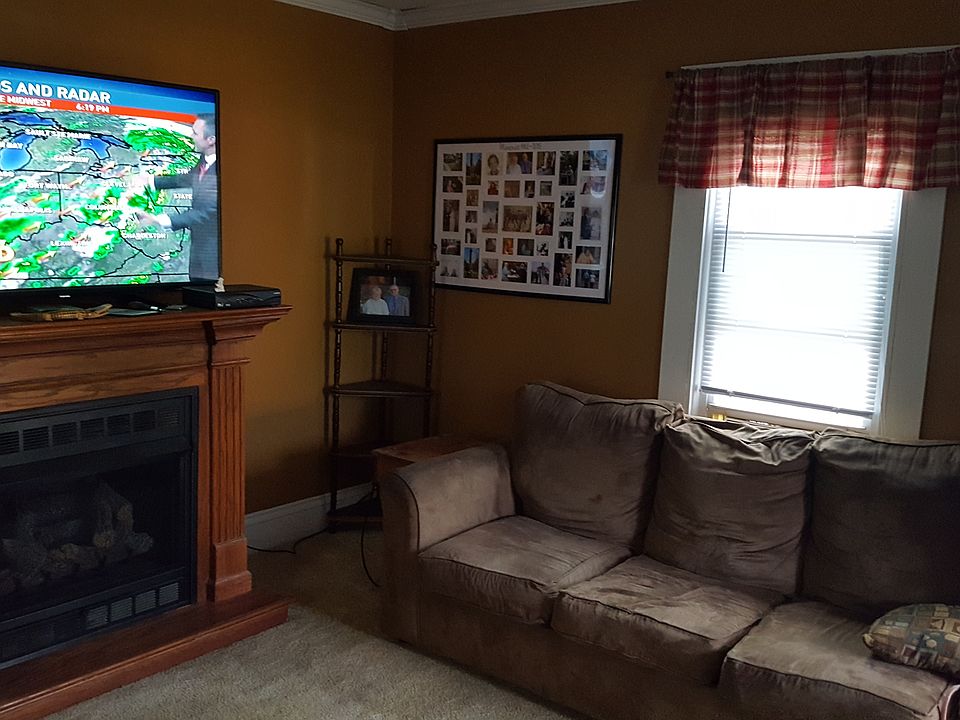2nd image of 833 High St #48