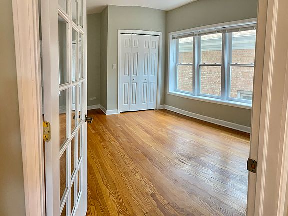 5th image of 2639 W Winona St #1
