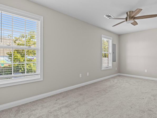 lexington-kentucky-446956486 picture