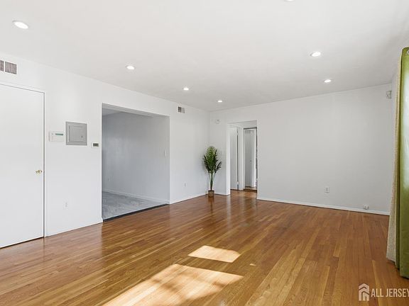 4th image of 161 Evergreen Rd APT 2A