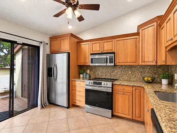 459 KNOLLWOOD Court #459, Royal Palm Beach, FL 33411