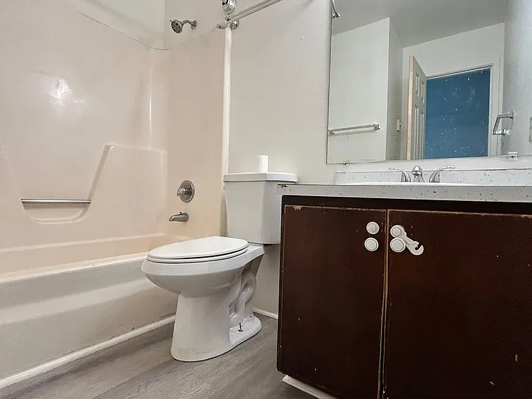 399 N Mountain View Dr — Photo 4