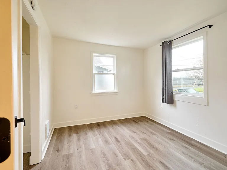 1204 Commercial St NE — Photo 40