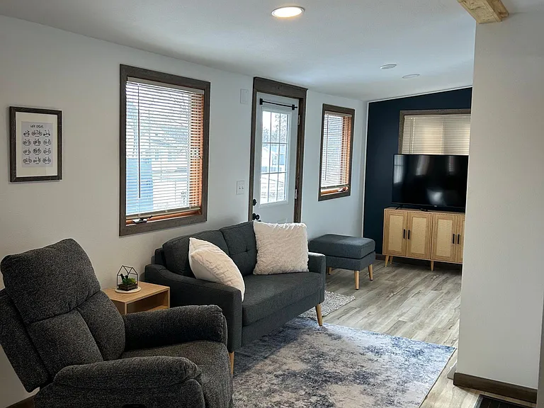 1006 Irvine Ave NW — Photo 5