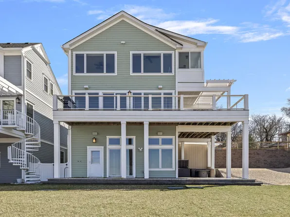 2228 Lake Shore Dr, Long Beach, IN 46360