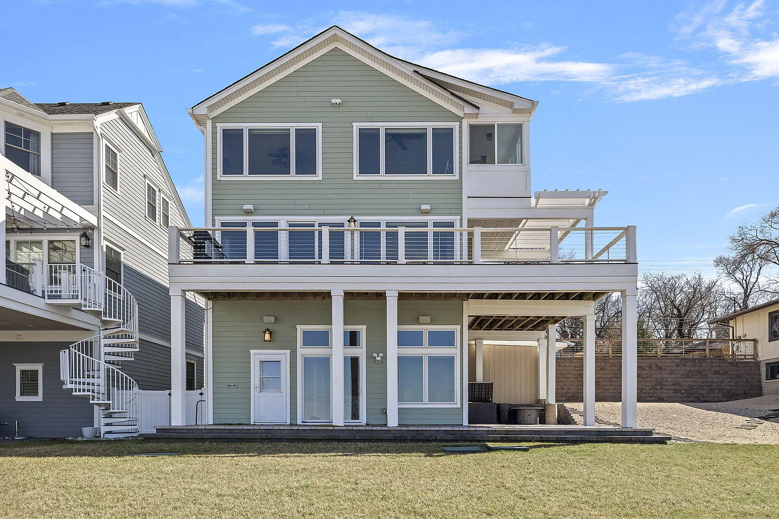 2228 Lake Shore Dr photo 1