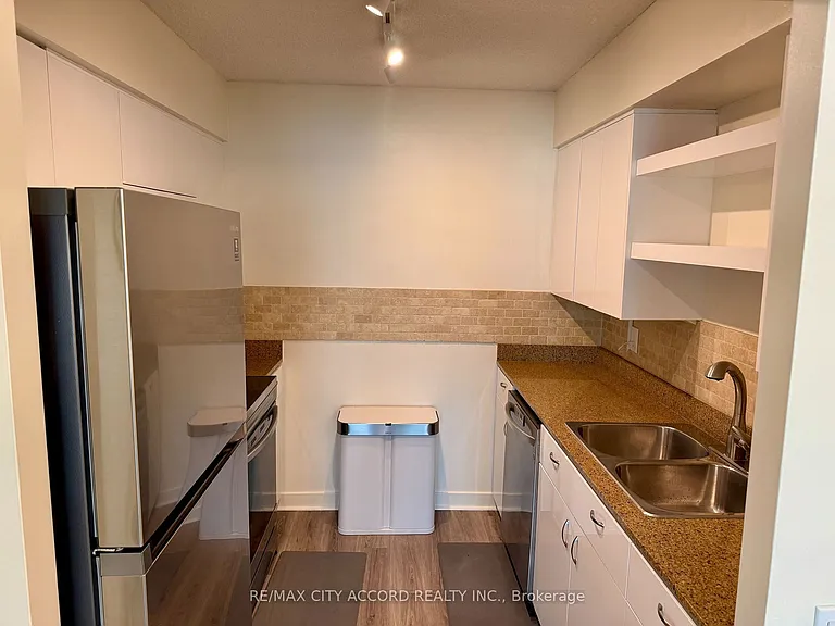 361 Front St W #2102 — Photo 11