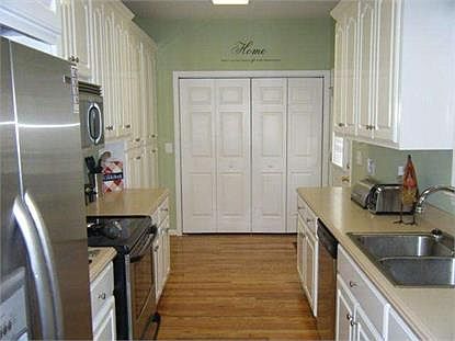 4th image of 131 Florence Ave
