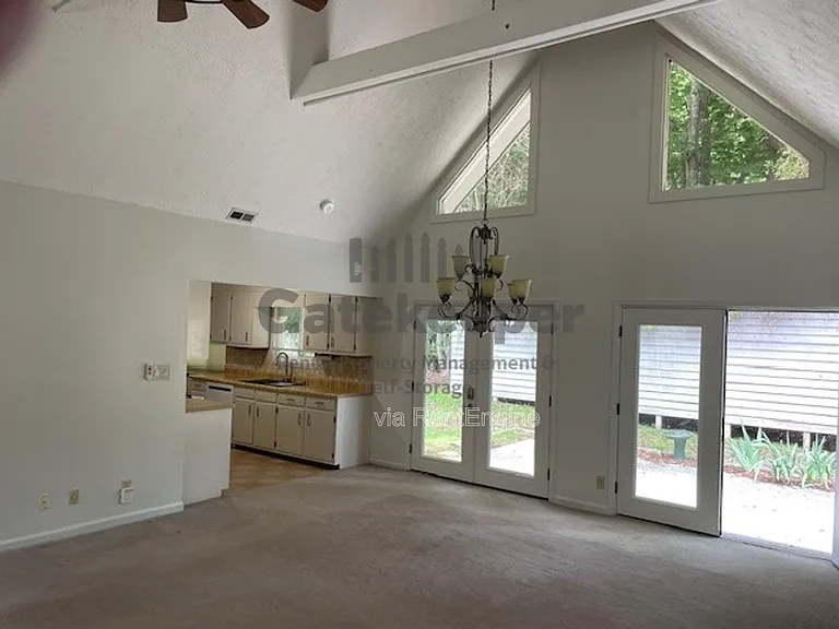 100 Sandown Dr — Photo 5
