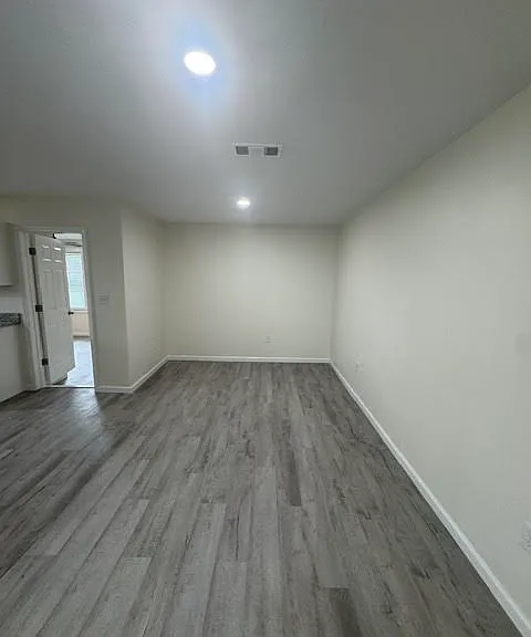 5700 Eastwood Dr — Photo 3