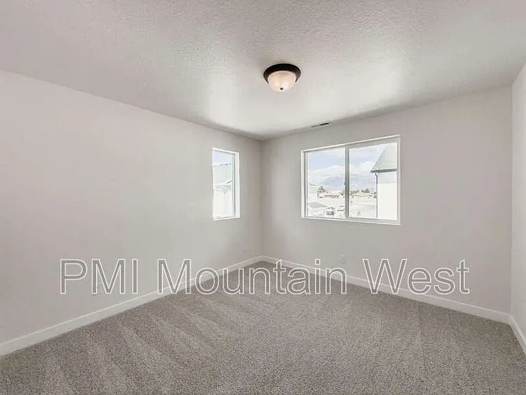 2606 N 2125 W — Photo 33