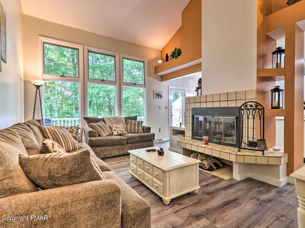 102 Laurelwoods Dr, Lake Harmony, PA 18624