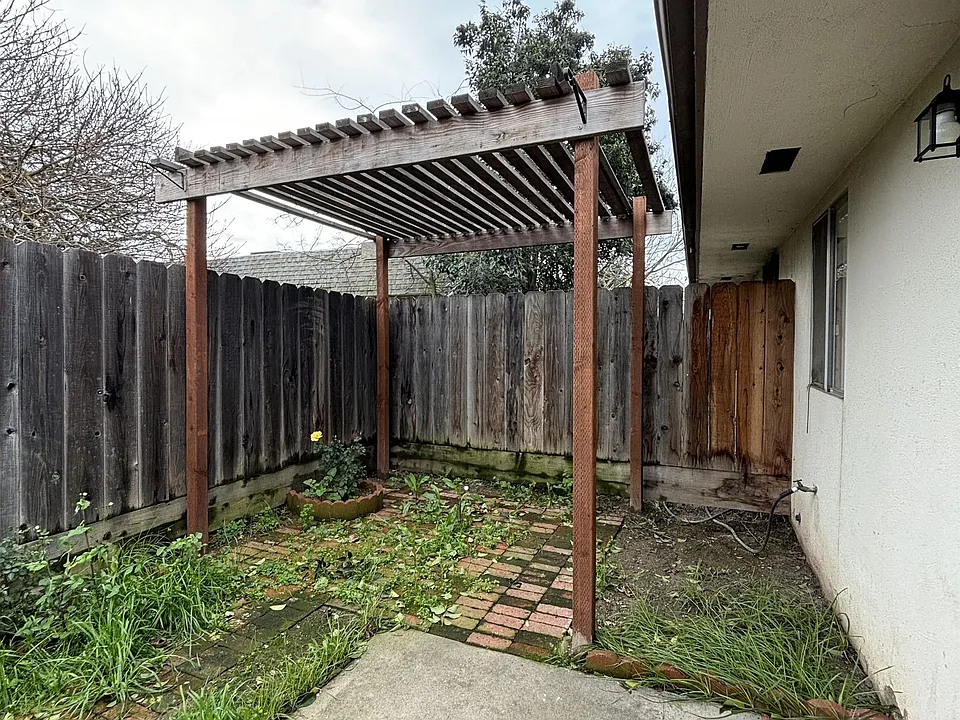 3006 Delta Ave