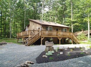 5 Woodlyn Dr, Hawley, PA 18428