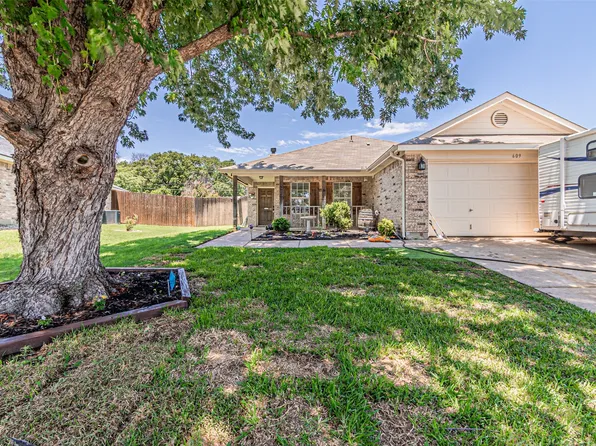 609 Tracy Dr, Azle, TX 76020
