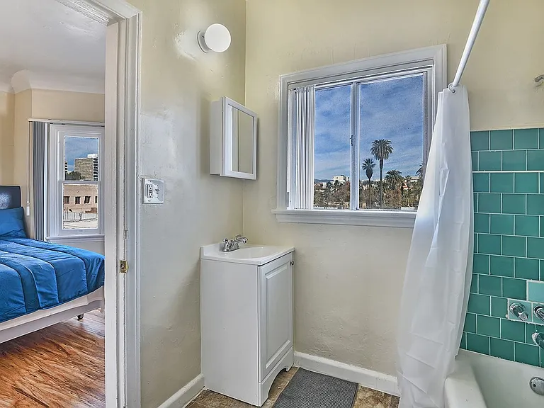 MacArthur Park Apartments — Photo 27