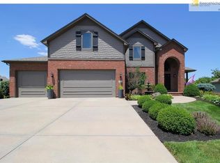 116 SW Gray Cir, Lees Summit, MO 64081