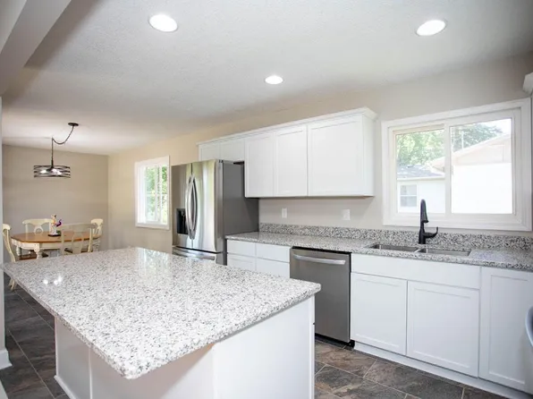 10432 Hollywood Blvd NW, Coon Rapids, MN 55433