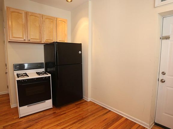 2nd image of 2450 N Southport Ave #T3f2