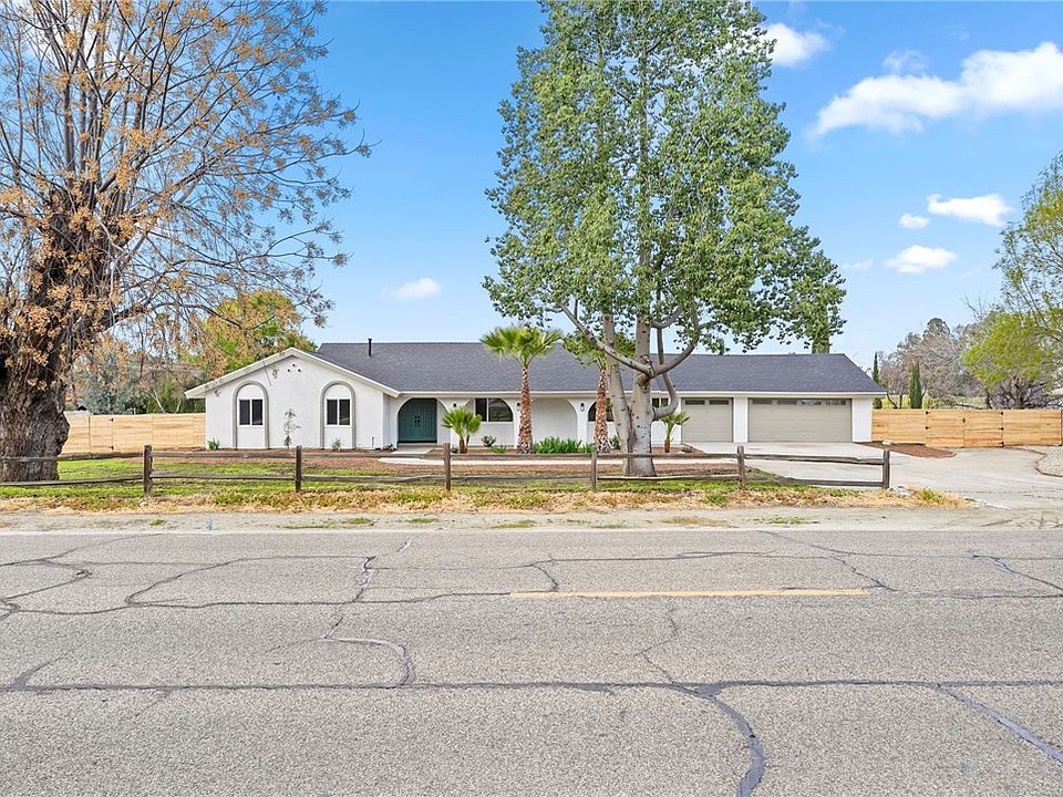 1st image of 42600 Acacia Ave
