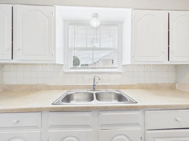 5100 Brooklyn Ave — Photo 9