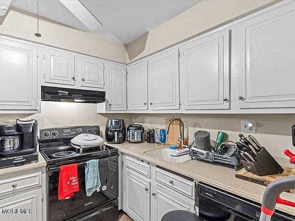 4th image of 33 Northrup Drive