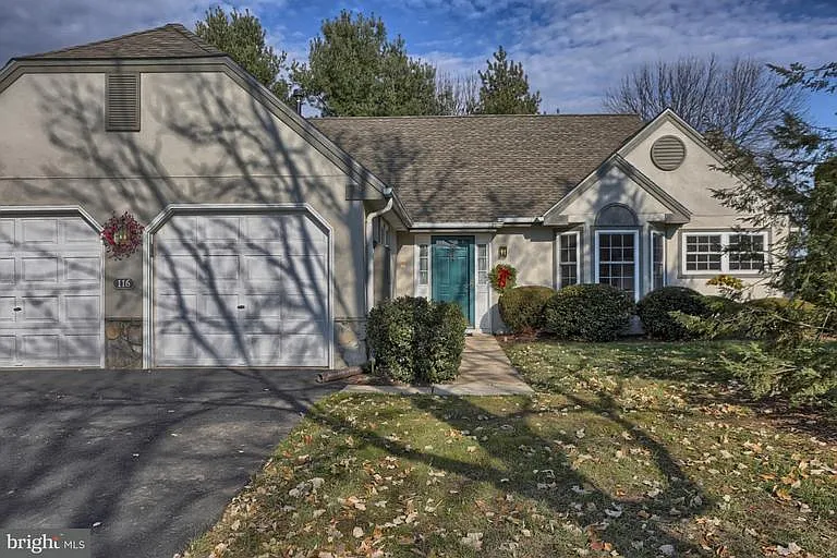 116 Hawthorne Ct photo 1
