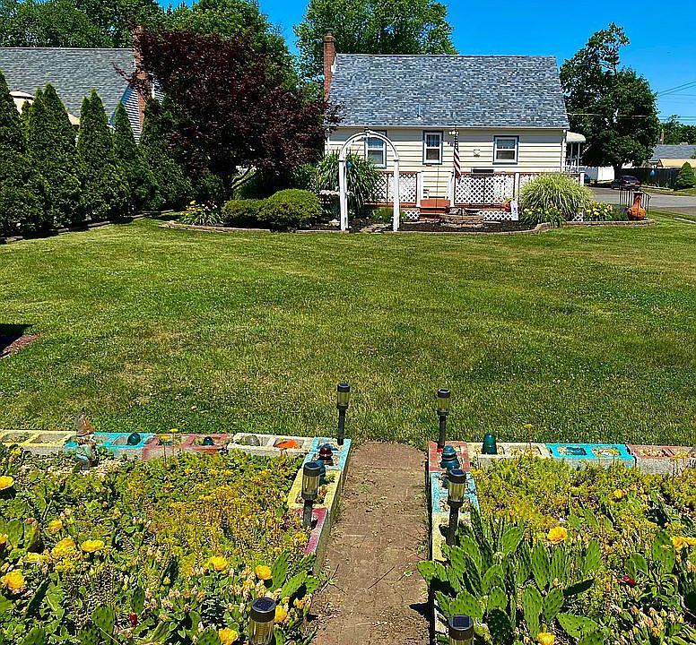2nd image of 100 Cornell Ave