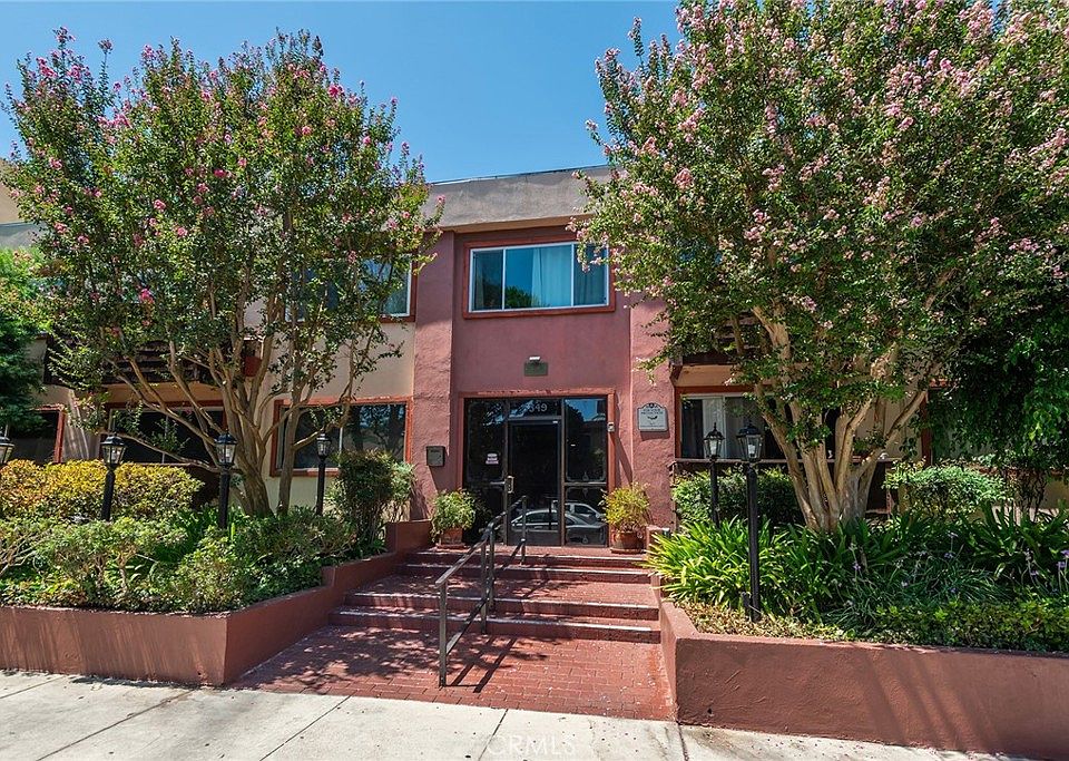 1st image of 5349 Newcastle Ave APT 20