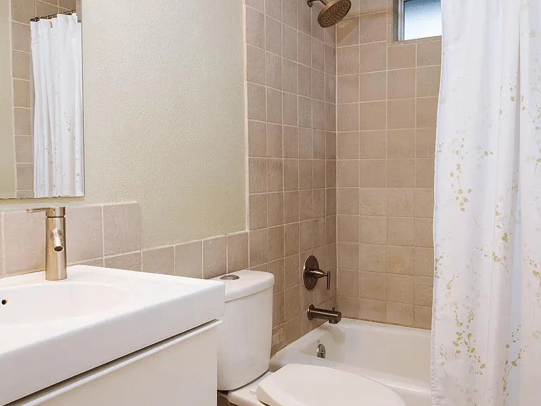 5241 NE 33rd Avenue Alberta Arts Duplex — Photo 15