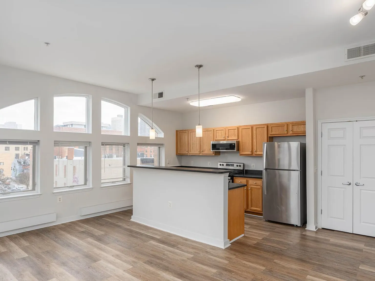 St James Apartments — Photo 4