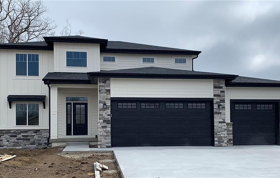 1st image of 313 Woodhaven Dr