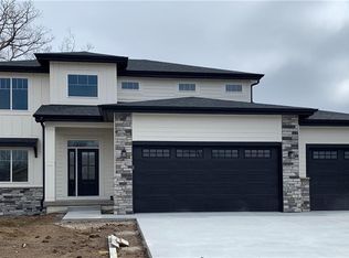 313 Woodhaven Dr, Polk City, IA 50226