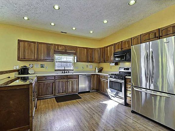 5th image of 13899 Charleswood Ct