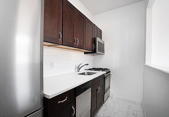 2nd image of 137 Edgecombe Ave APT 3A