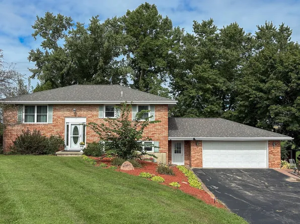 14661 Ryan Rd, Peosta, IA 52068