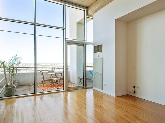 5th image of 1720 S Michigan Ave #Penthouse 3310