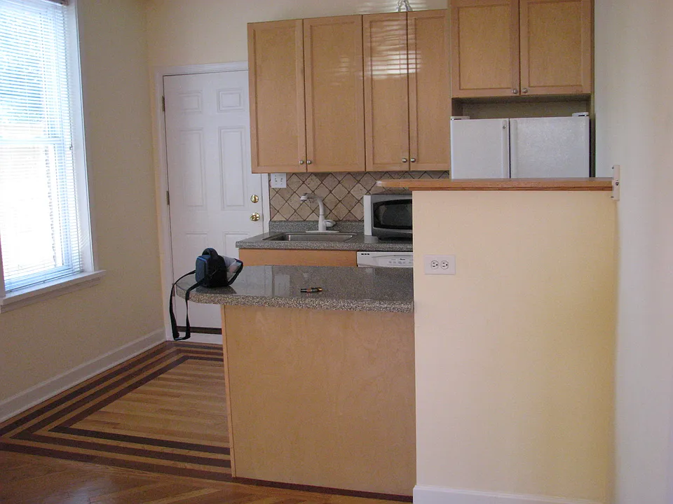1242 N Bosworth Ave #1