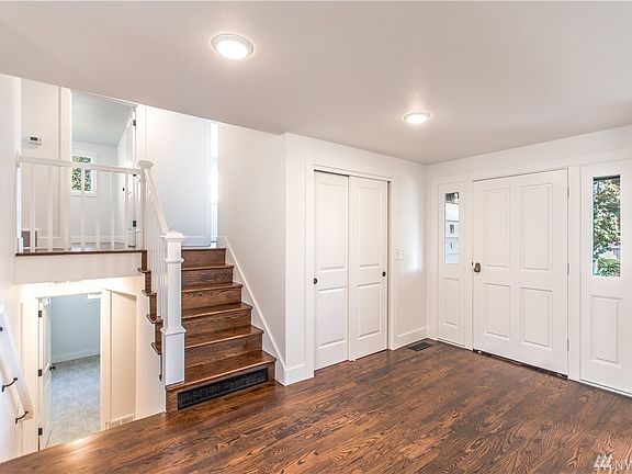 5th image of 4222 N Whitman St