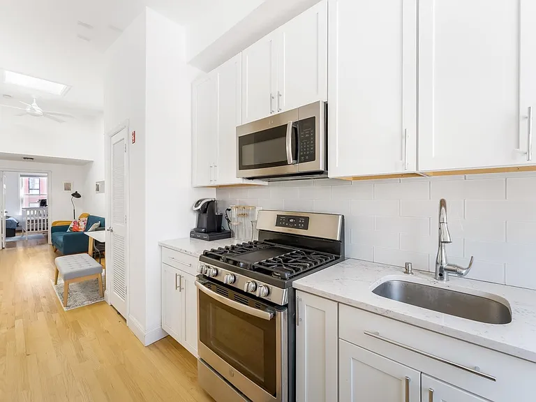 120 Monroe St #3L — Photo 14
