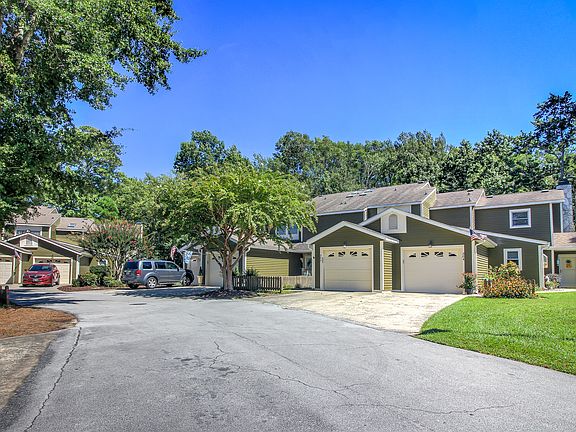 3rd image of 303 Cedarwood Vlg #303