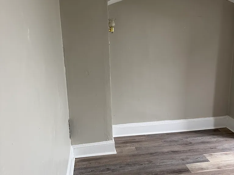 1370 Narragansett St — Photo 14