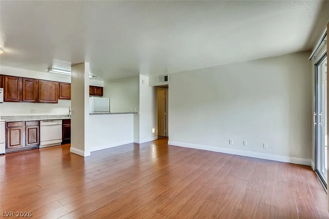 5229 Indian River Dr — Photo 3