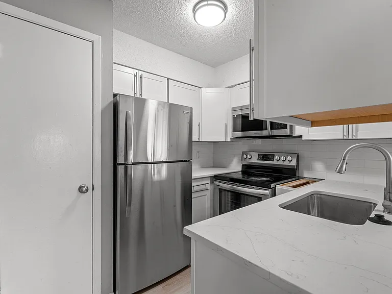 8903 Parkfield Dr #203 — Photo 2