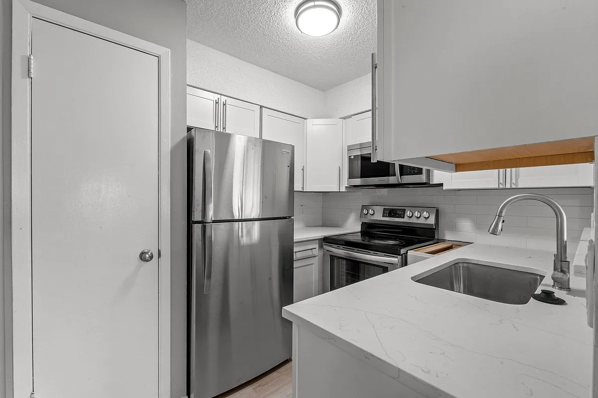 Building Photo - 8903 Parkfield Dr #203
