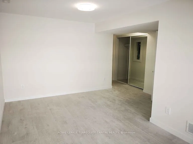 85 Copeman Cres #LOWER — Photo 15