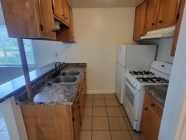 741 N Lincoln St #1 — Photo 3