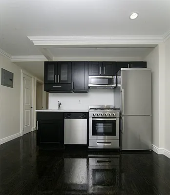 Rented by Icon Realty Management | media 23