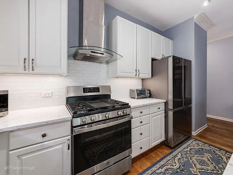 2735 N Kenmore Ave #2 — Photo 4