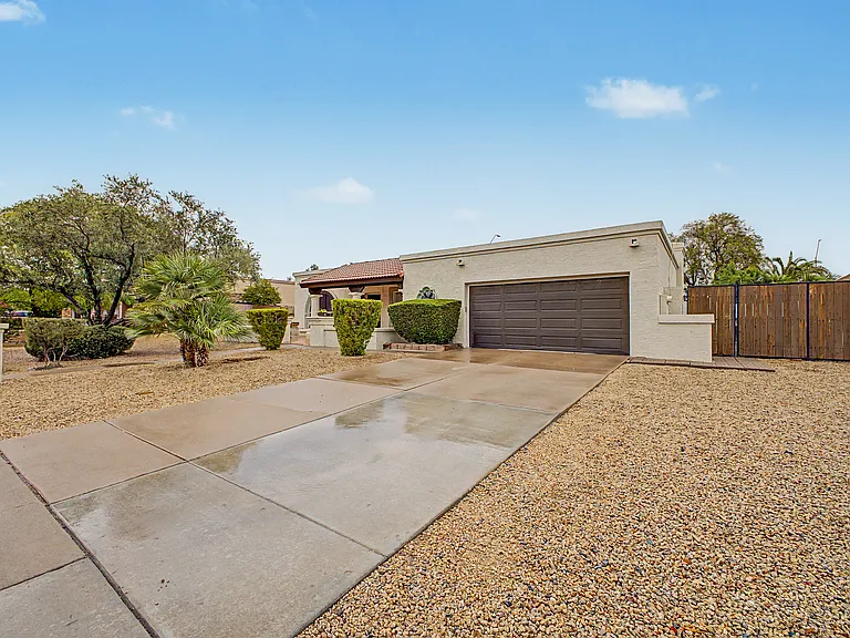 15837 N 47th Pl — Photo 4